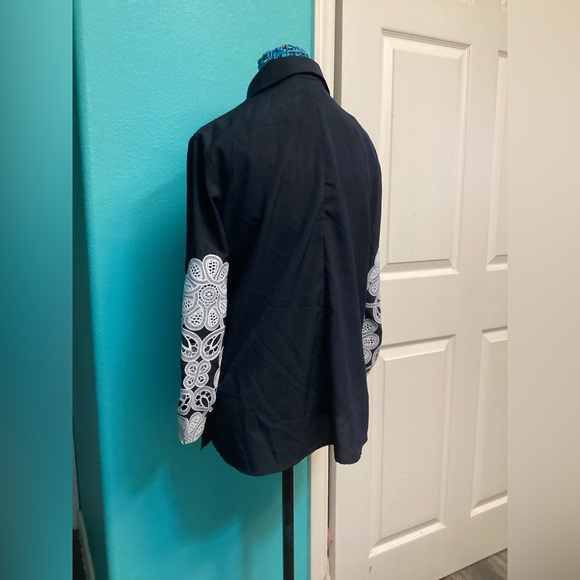 💥PRICE DROP💥 Embroidered Fluid Crepe Tunic Shirt - Picture 6 of 8